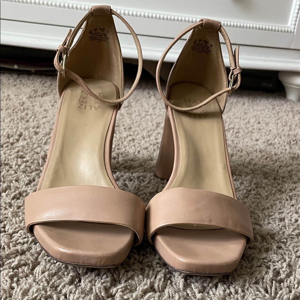 Naturalizer Women's Nude Block Heels